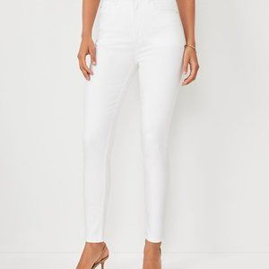 ✂️🏷️ ANN TAYLOR - White Skinny Jeans Size 4